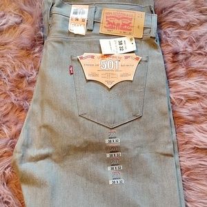 BRAND NEW Levi's 501 38 X 32 straight leg